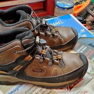 Keen boys size 2 boots